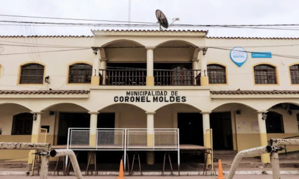 Coronel Moldes: la "fiera" de las redes sociales volvió al ataque