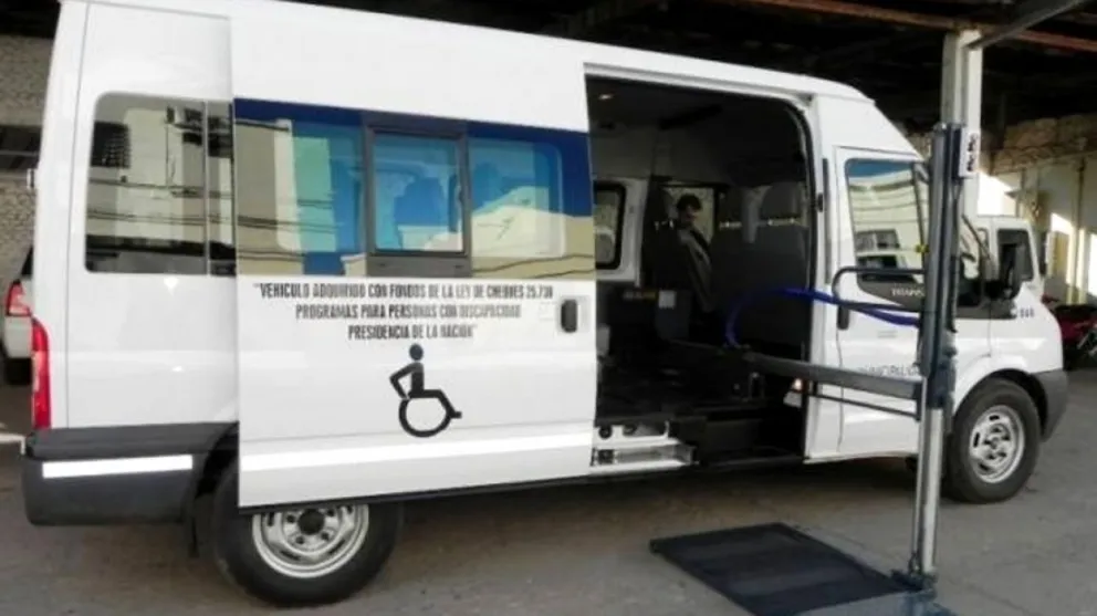 Foto: Transporte personas con discapacidad. Fuente: Twitter