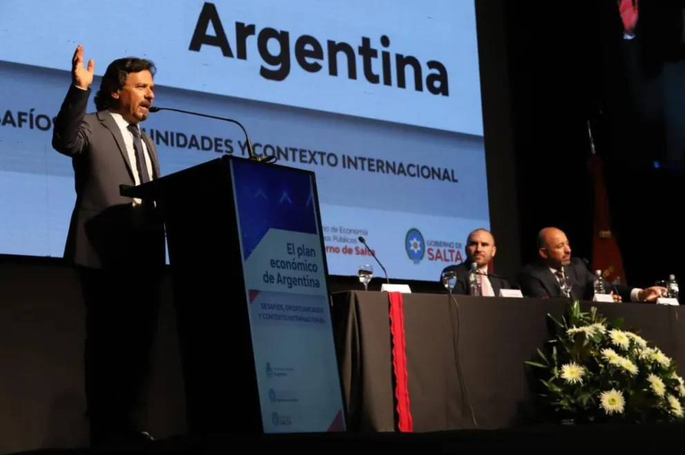 "Hace falta la decisión política de rediscutir cómo se distribuyen las riquezas en Argentina": Gustavo Sáenz junto a Martín Guzmán